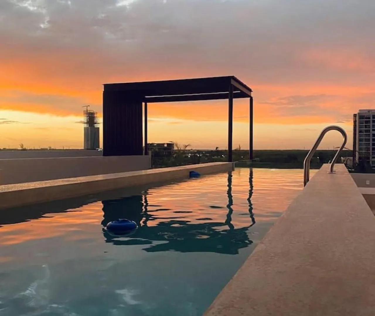 Private Pool, Gym And Panoramic Rooftop By Lahos ميريدا